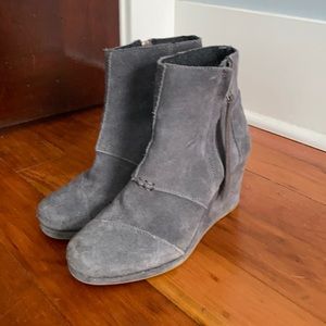 Toms gray wedged booties